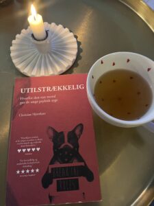 “Til dig, der føler dig forkert, selvom du forsøger at gøre alting rigtigt”. 